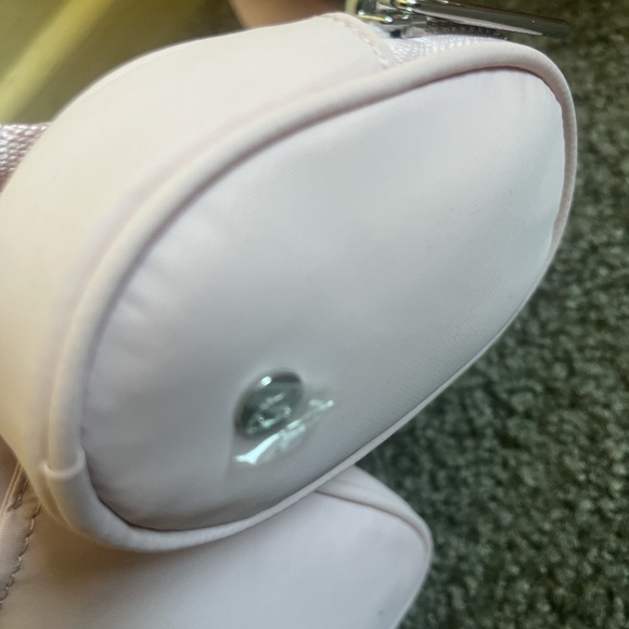 NWT lululemon crossbody bag with nano pouch - Picture 5 of 5